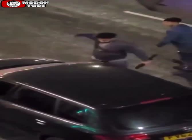 Video :They are accused of assault after stopping two vandals
